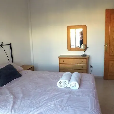 Beautifully Presented 5 Bedroom With Wifi * Alicante