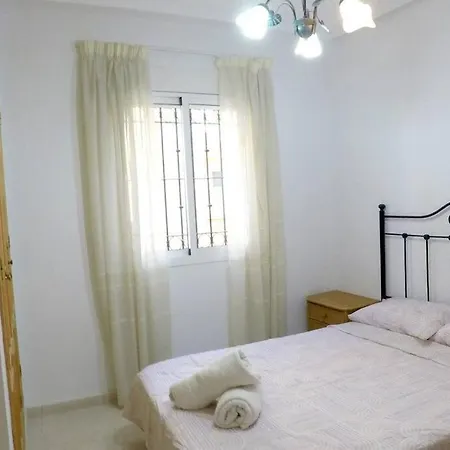 Beautifully Presented 5 Bedroom With Wifi Holiday home