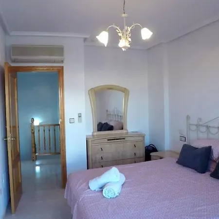 Beautifully Presented 5 Bedroom With Wifi Tatil Evi Alicante