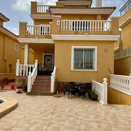 Beautifully Presented 5 Bedroom With Wifi Alicante