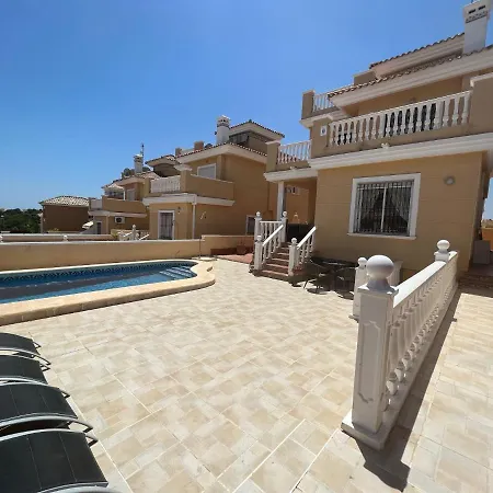 Beautifully Presented 5 Bedroom With Wifi * Alicante