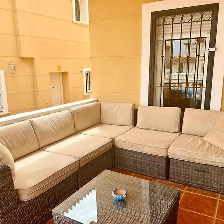 Beautifully Presented 5 Bedroom With Wifi Tatil Evi Alicante