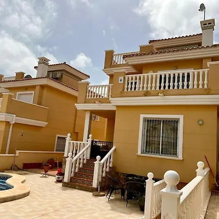 Beautifully Presented 5 Bedroom With Wifi