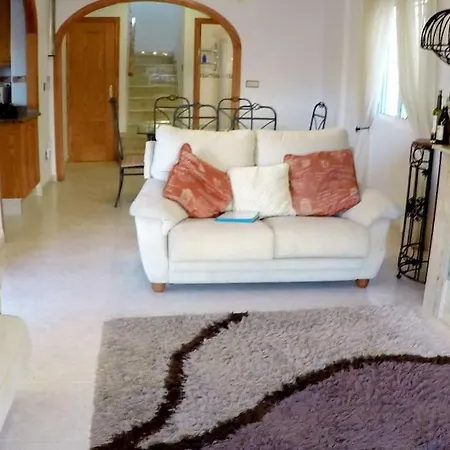 Beautifully Presented 5 Bedroom With Wifi Alicante