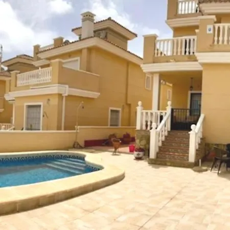 Beautifully Presented 5 Bedroom With Wifi Holiday home Alicante
