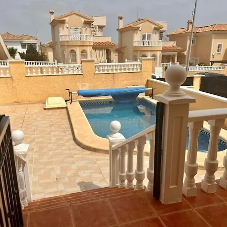 Beautifully Presented 5 Bedroom With Wifi * Alicante