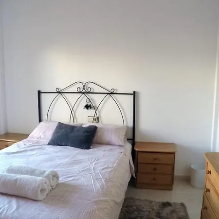 Beautifully Presented 5 Bedroom With Wifi * Alicante