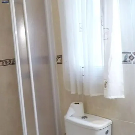 Holiday home Beautifully Presented 5 Bedroom With Wifi